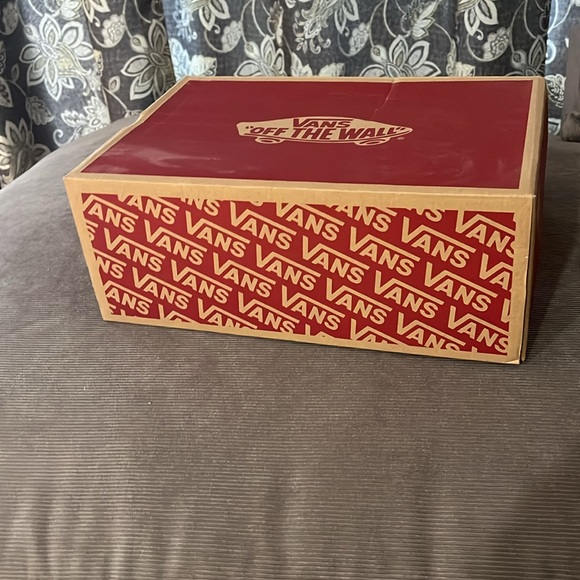 Vans. Brand new - Picture 7 of 7